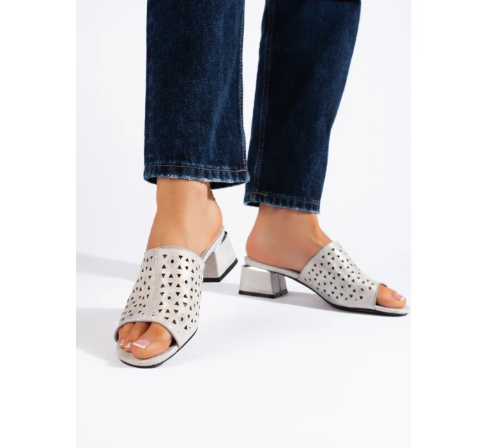 Luxusní dámské  nazouváky stříbrné na širokém podpatku Luxusní dámské  nazouváky stříbrné na širokém podpatku