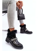 Nízké lakované kotníkové boty s kožíškem a S zdobením.Barski černá Nízké lakované kotníkové boty s kožíškem a S zdobením.Barski černá