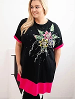 Dámská tunika Plus Size s květinovým vzorem a ozdobnými perličkami fuchsiová