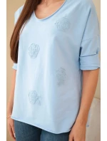 Dámská bavlněná blůza s model 21890120 květinami a V výstřihem modrá - K-Fashion