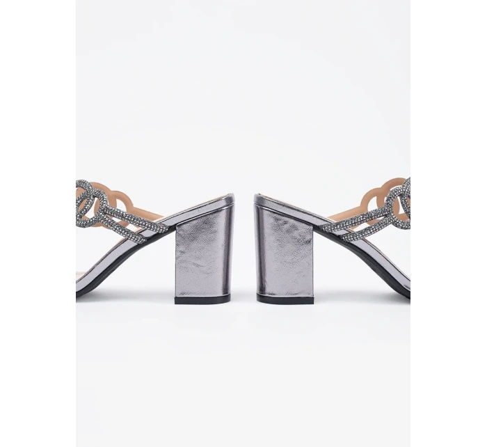 Stylové dámské  nazouváky stříbrné na širokém podpatku