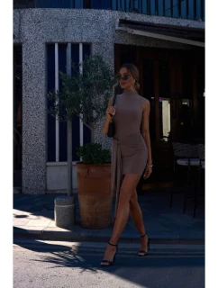 model 20970460 Mini šaty s vázáním vpředu béžové - Moe