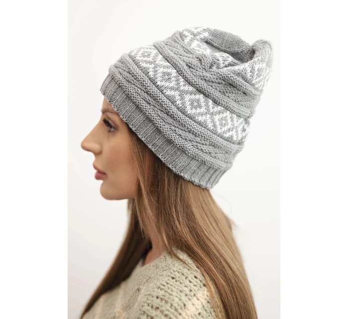 Dámská zimní čepice s vzorem a vlnou model 21725332 šedá - K-Fashion