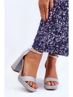 Lesklé Sandály Na Mohutném Podpatku Stříbrné Calmi Lesklé Sandály Na Mohutném Podpatku Stříbrné Calmi