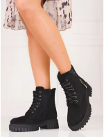 Výborné černé kotníčkové boty dámské na plochém podpatku Výborné černé kotníčkové boty dámské na plochém podpatku