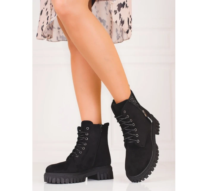 Výborné černé kotníčkové boty dámské na plochém podpatku Výborné černé kotníčkové boty dámské na plochém podpatku