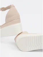 Pohodlné dámské  sandály Jasnobeżowy na klínku