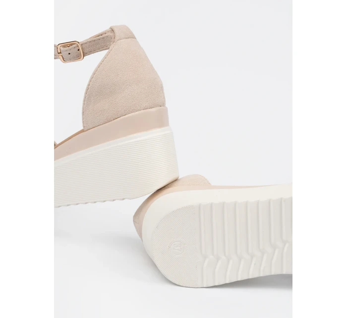 Pohodlné dámské  sandály Jasnobeżowy na klínku