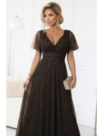 dlouhé lesklé šaty s výstřihem a krátkými rukávy čokoládové model 21781178 - numoco basic