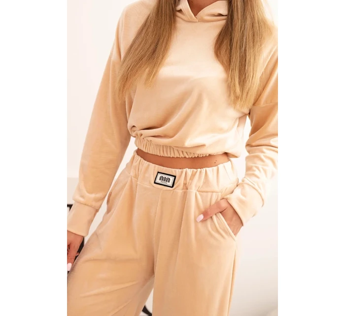 Dámská souprava z veluru se širokými nohavicemi a mikinou s kapucí béžová Dámská souprava z veluru se širokými nohavicemi a mikinou s kapucí béžová