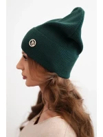 Dámská čepice pruhovaná z modalu a viskózy s ozdobným knoflíkem tmavě zelená Dámská čepice pruhovaná z modalu a viskózy s ozdobným knoflíkem tmavě zelená