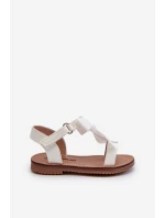 Lakované dětské sandálky s mašlí na suchý zip, bílé Joratia Lakované dětské sandálky s mašlí na suchý zip, bílé Joratia