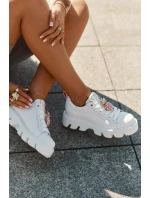 Kožené tenisky s ozdobnou broží ananas CheBello 4651 bílé