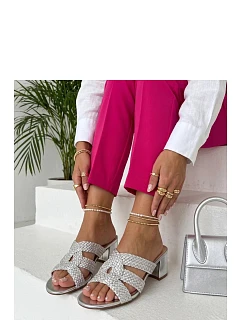 Klapky na podpatku model 228226 Solea