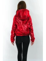 Lesklá červená prošívaná dámská bunda s kapucí (B9560) Lesklá červená prošívaná dámská bunda s kapucí (B9560)