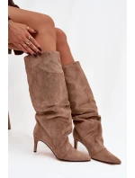 Dámské zateplené kozačky na jehlovém podpatku Mavella – béžové, eko semiš Dámské zateplené kozačky na jehlovém podpatku Mavella – béžové, eko semiš