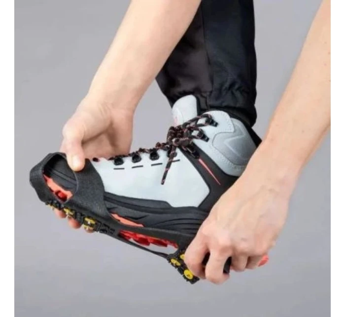 Překryvy CMP s protiskluzovými hroty pro zimní boty