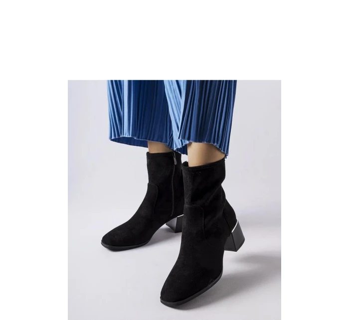 Boty na podpatku model 205871 Solea Boty na podpatku model 205871 Solea