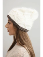 Dámská zimní čepice z vlny s proplétaným vzorem K443 ecru Dámská zimní čepice z vlny s proplétaným vzorem K443 ecru
