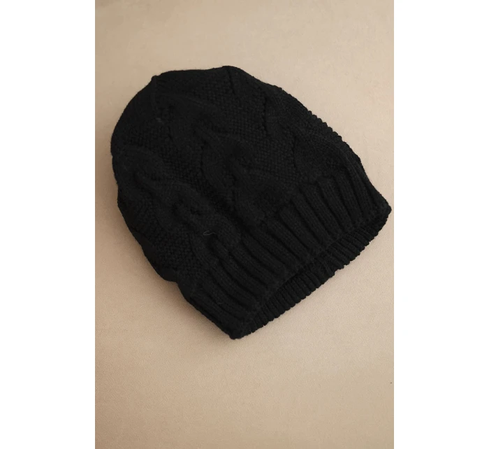 Dámská zimní čepice s vlnou a strukturální pleteninou K432 černá