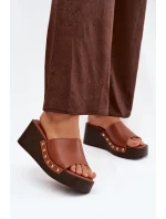 Dámské nazouváky na platformě se zlatými přezkami camel Arionne Dámské nazouváky na platformě se zlatými přezkami camel Arionne