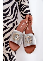 Ekokožené Ploché Sandály Pro Ženy S Dekorativním Detalem Stříbrné Frelie Ekokožené Ploché Sandály Pro Ženy S Dekorativním Detalem Stříbrné Frelie