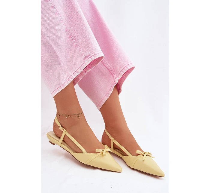 Dámské sandály z umělé kůže na nízkém podpatku model 22107051 - Boto