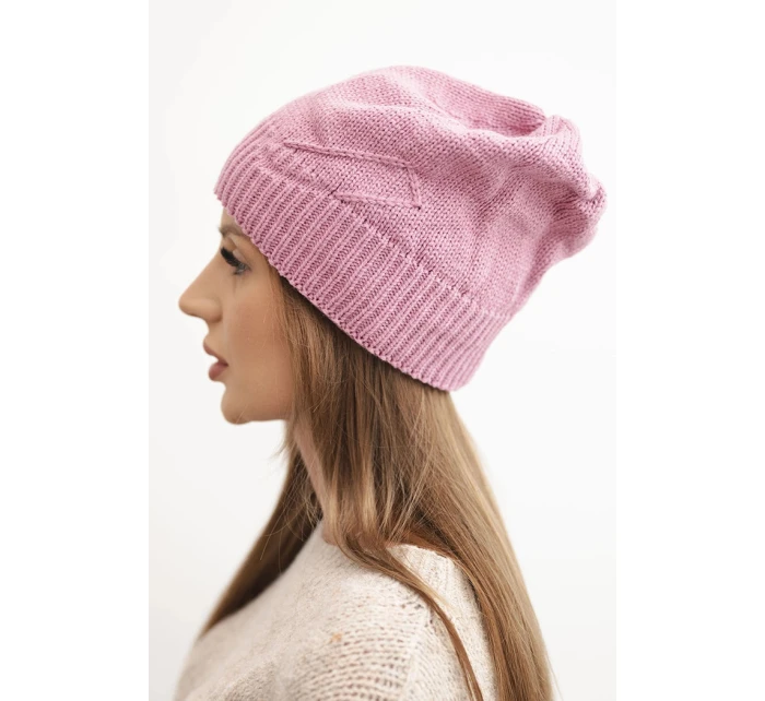 Dámská zimní čepice s vlnou a žebrovaným vzorem K471 tmavě růžová Dámská zimní čepice s vlnou a žebrovaným vzorem K471 tmavě růžová