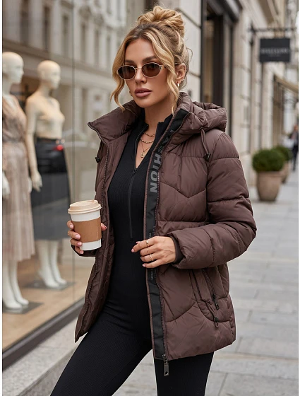 Dámská zimní prošívaná bunda s kapucí, hnědá, FashionStreet TY5754 Dámská zimní prošívaná bunda s kapucí, hnědá, FashionStreet TY5754