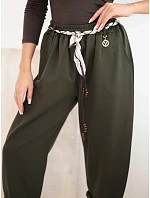 Kalhoty dámské z model 22403077 volné s vázáním khaki - K-Fashion Kalhoty dámské z model 22403077 volné s vázáním khaki - K-Fashion