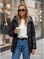Kurtka damska przejściowa pikowana z kapturem czarna model 22342182 - FashionStreet Kurtka damska przejściowa pikowana z kapturem czarna model 22342182 - FashionStreet