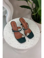 Dámské lodičky na podpatku s ozdobným detailem tmavě zelené model 21943395 - Boto