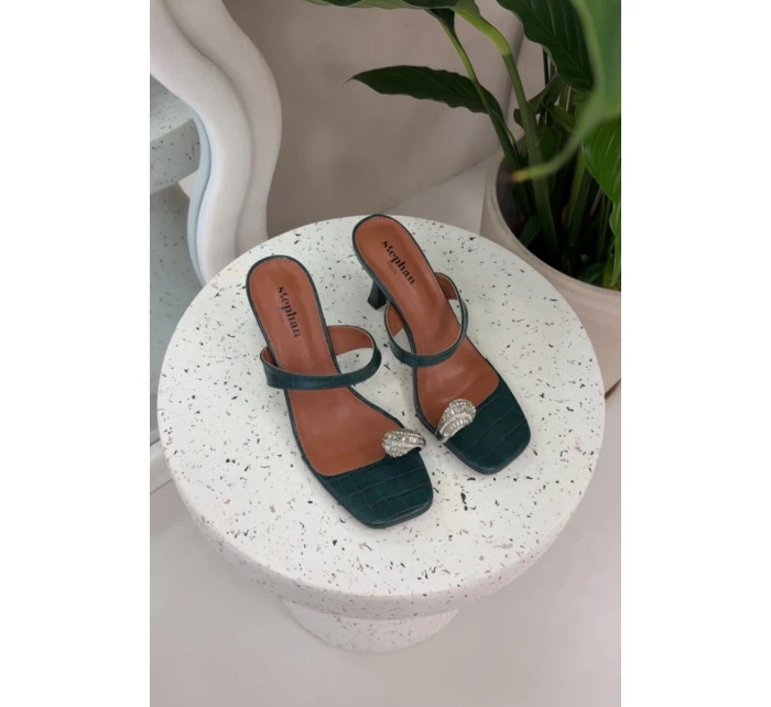 Dámské lodičky na podpatku s ozdobným detailem tmavě zelené model 21943395 - Boto