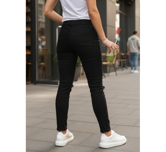 Černé dámské kalhoty FashionStreet s dírou UY2857 Černé dámské kalhoty FashionStreet s dírou UY2857