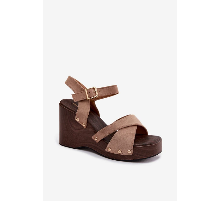 Dámské sandály na platformě se zlatými přezkami Béžové model 22122841 - Boto