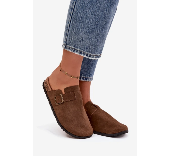 Dámské pantofle a chodaki na platformě s přezkou – hnědé Selio