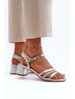 Dámské sandály na nízkém podpatku z ekokůže model 21656597 stříbrné - SERGIO LEONE