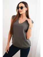 Dámský viskózový svetr bez rukávů s kapsami a výstřihem do V khaki Dámský viskózový svetr bez rukávů s kapsami a výstřihem do V khaki