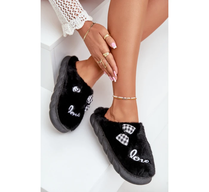 Dámské Fleece Pantofle S Nášivkami A Mašlí Černé Linnorelia Dámské Fleece Pantofle S Nášivkami A Mašlí Černé Linnorelia