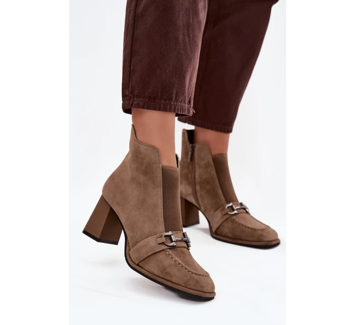 Dámské kotníkové boty z přírodního semiše na podpatek Artiker 57C0221 béžové