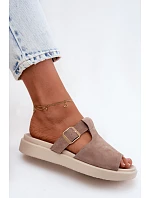 Semišové dámské pantofle na platformě se zlatou přezkou tmavě béžové Zemela