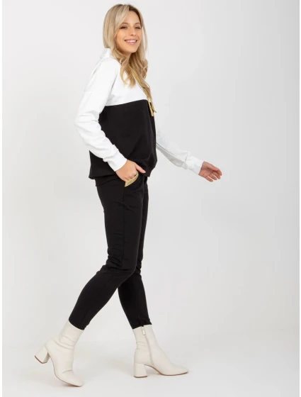 Souprava RV KMPL 8419.96P bílá a černá Souprava RV KMPL 8419.96P bílá a černá