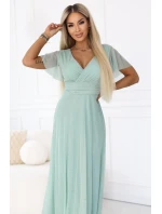 dlouhé třpytivé šaty s výstřihem a krátkými rukávy pistáciová barva model 22019068 - numoco basic