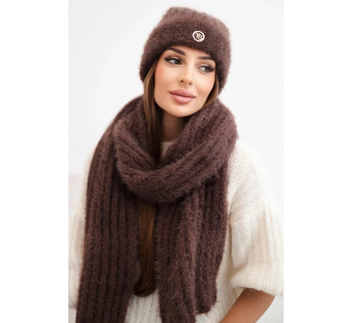 Dámský komplet čepice a dlouhý šátek z měkké příze hnědý Dámský komplet čepice a dlouhý šátek z měkké příze hnědý