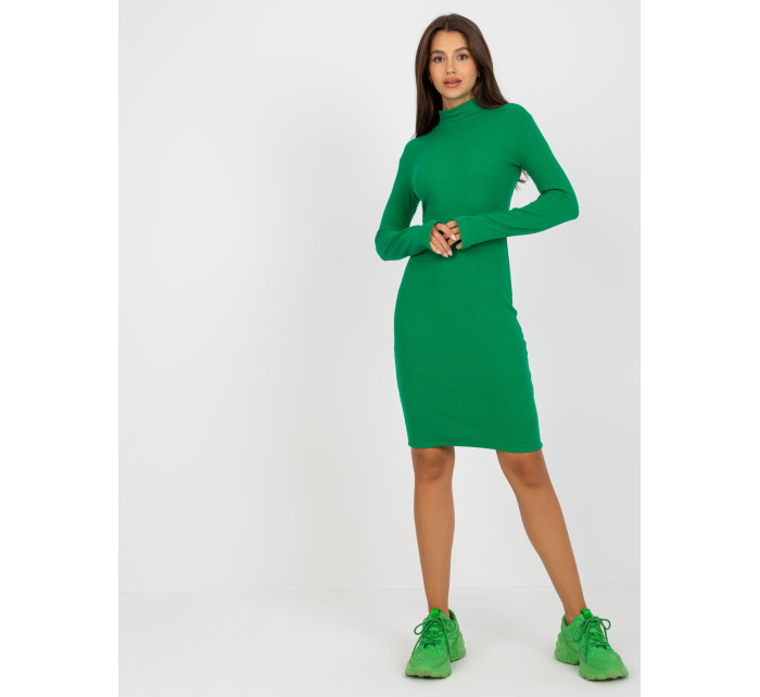 Základní zelené žebrované šaty s rolákem pro každodenní nošení