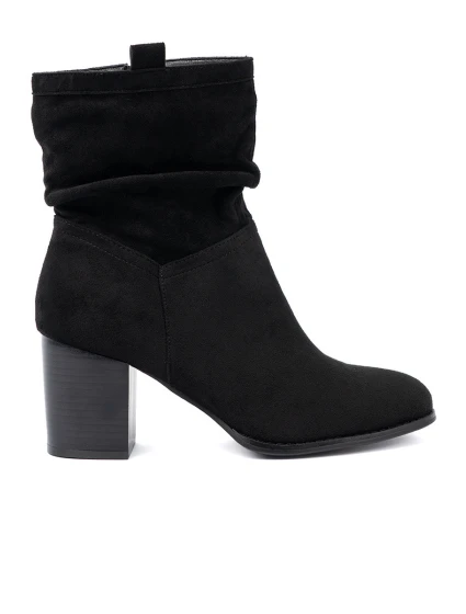 Trendy černé kotníčkové boty dámské na širokém podpatku Trendy černé kotníčkové boty dámské na širokém podpatku