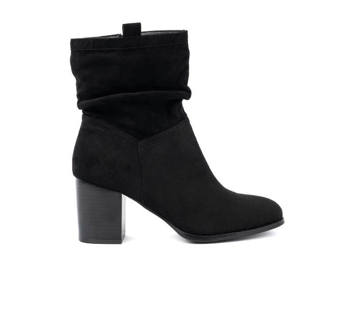 Trendy černé kotníčkové boty dámské na širokém podpatku Trendy černé kotníčkové boty dámské na širokém podpatku