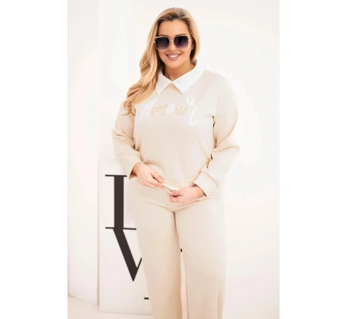 Dámská souprava model 21924584 Plus Size s širokými nohavicemi a límečkem béžová - K-Fashion Dámská souprava model 21924584 Plus Size s širokými nohavicemi a límečkem béžová - K-Fashion