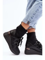 Dámské Botky Na Koturnu Se Soketou Černé Helladina Dámské Botky Na Koturnu Se Soketou Černé Helladina