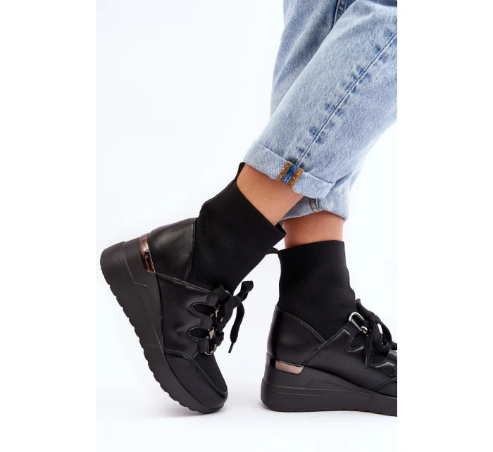 Dámské Botky Na Koturnu Se Soketou Černé Helladina Dámské Botky Na Koturnu Se Soketou Černé Helladina